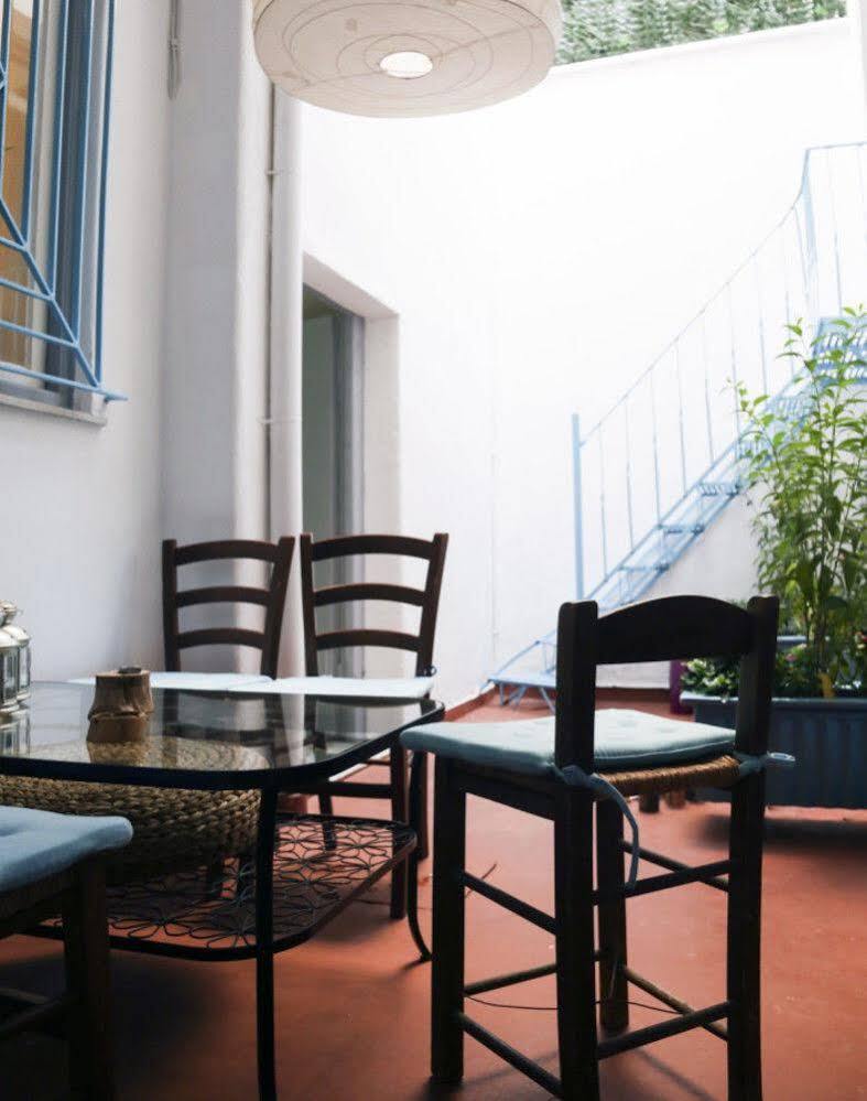 Chameleon Youth Hostel Atenas Exterior foto